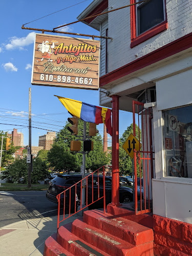 Antojitos y Algo Más